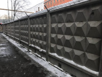 Плюси залізобетонних парканів