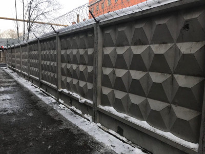 Плюсы железобетонных заборов